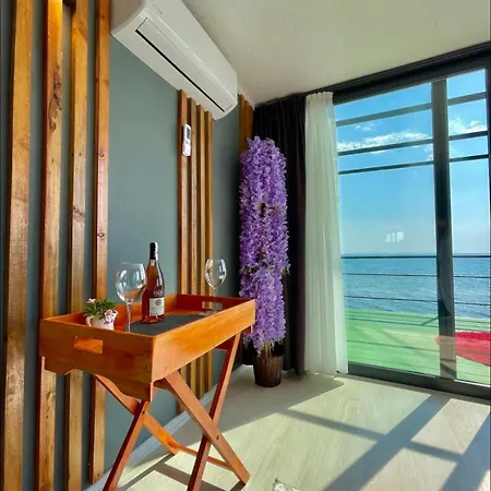 Ada Tiny House Loca Bed & Breakfast *