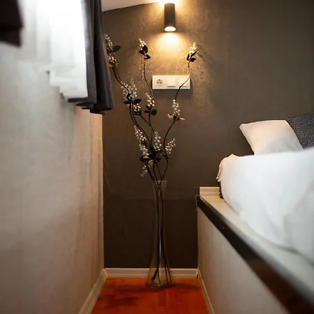 Oda ve Kahvaltı Ada Tiny House Loca