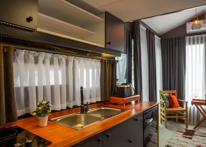 فندق مبيت وإفطار Ada Tiny House Loca 4*